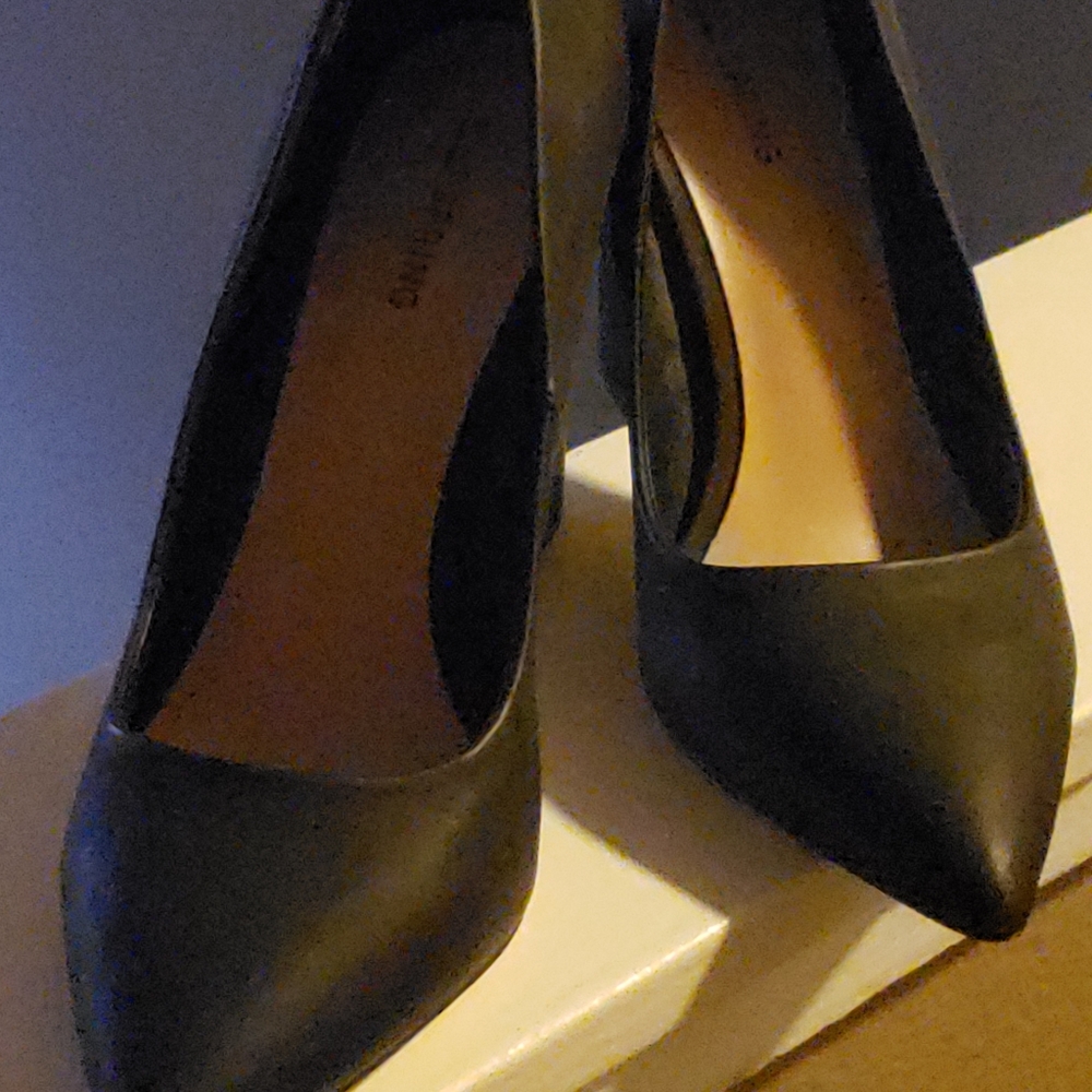 Black Pumps